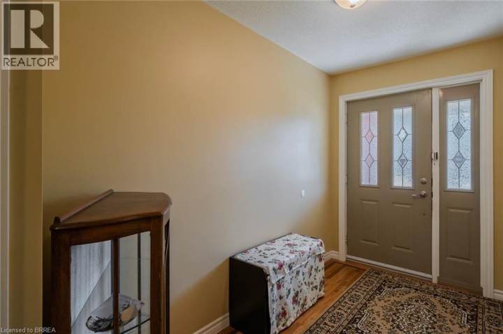 Photo 14 at 41 Royal Oak Drive, Rosedale / Gable Height, Brantford