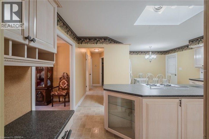Photo 19 at 41 Royal Oak Drive, Rosedale / Gable Height, Brantford