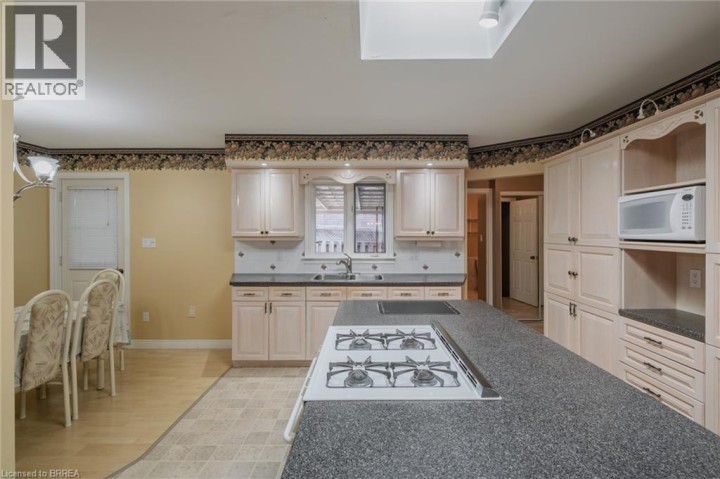 Photo 21 at 41 Royal Oak Drive, Rosedale / Gable Height, Brantford