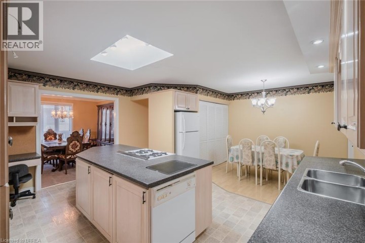 Photo 23 at 41 Royal Oak Drive, Rosedale / Gable Height, Brantford