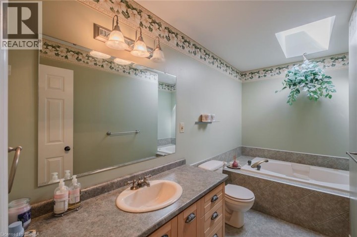 Photo 28 at 41 Royal Oak Drive, Rosedale / Gable Height, Brantford