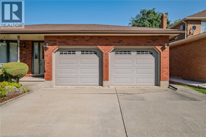 Photo 3 at 41 Royal Oak Drive, Rosedale / Gable Height, Brantford