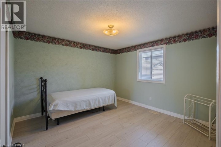 Photo 30 at 41 Royal Oak Drive, Rosedale / Gable Height, Brantford