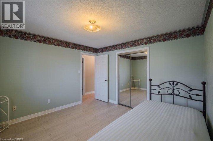 Photo 31 at 41 Royal Oak Drive, Rosedale / Gable Height, Brantford