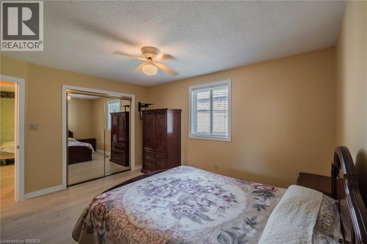 Photo 33 at 41 Royal Oak Drive, Rosedale / Gable Height, Brantford