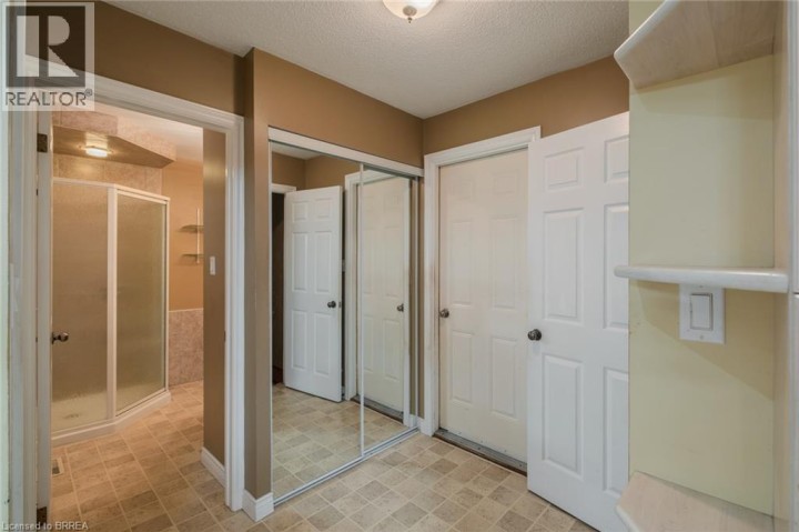 Photo 34 at 41 Royal Oak Drive, Rosedale / Gable Height, Brantford