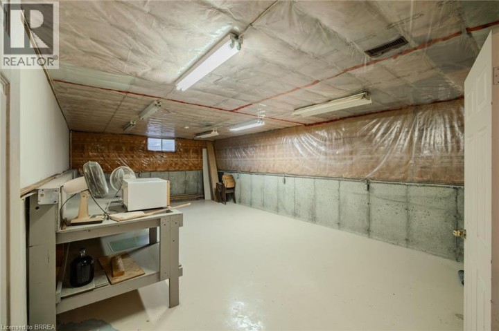 Photo 38 at 41 Royal Oak Drive, Rosedale / Gable Height, Brantford