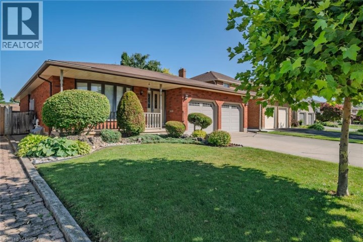 Photo 4 at 41 Royal Oak Drive, Rosedale / Gable Height, Brantford
