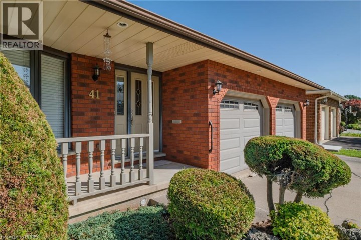 Photo 5 at 41 Royal Oak Drive, Rosedale / Gable Height, Brantford