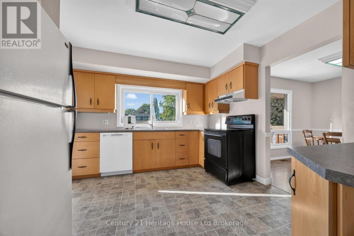 Photo 11 at 54 Glendale Drive, Tillsonburg