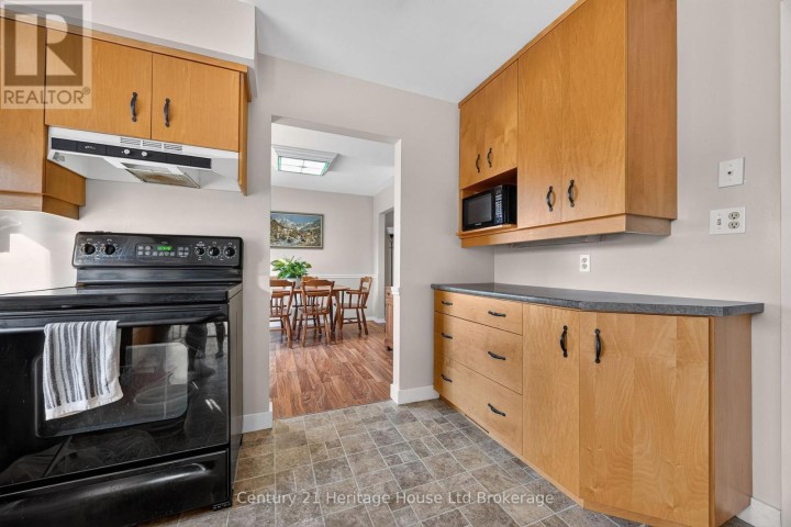 Photo 12 at 54 Glendale Drive, Tillsonburg