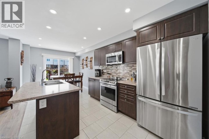 Photo 10 at 115 English Lane, Empire South, Brantford