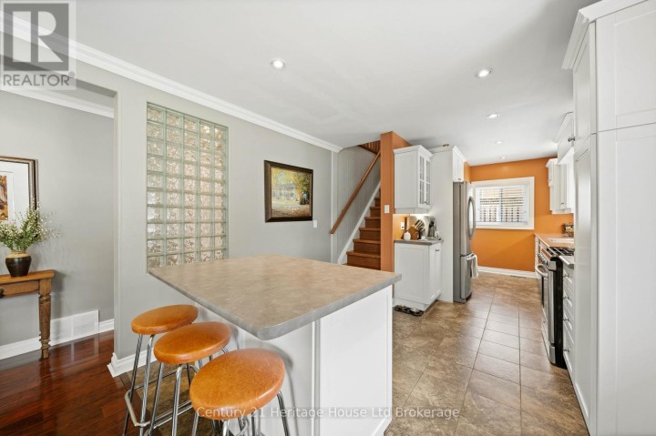 Photo 6 at 462 Rivercrest Drive, Woodstock - North, Woodstock