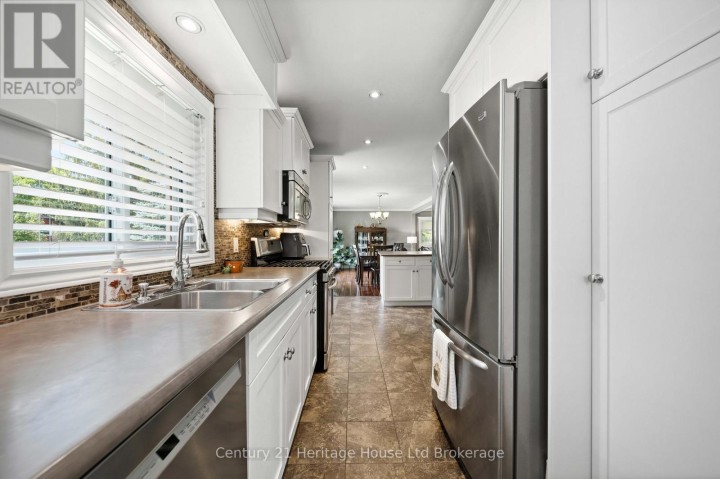 Photo 8 at 462 Rivercrest Drive, Woodstock - North, Woodstock