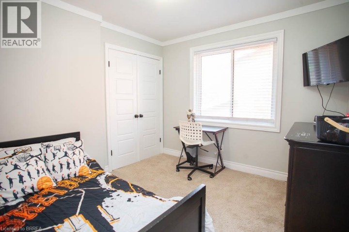 Photo 19 at 7 Cooper Court, Beckett, Brantford