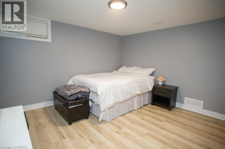 Photo 33 at 7 Cooper Court, Beckett, Brantford
