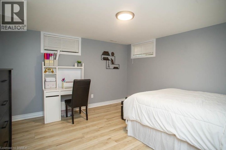 Photo 34 at 7 Cooper Court, Beckett, Brantford