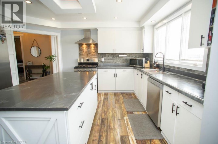 Photo 9 at 7 Cooper Court, Beckett, Brantford