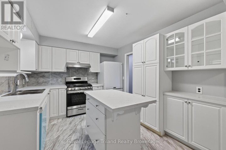 Photo 10 at 378 Sales Drive, Woodstock - South, Woodstock