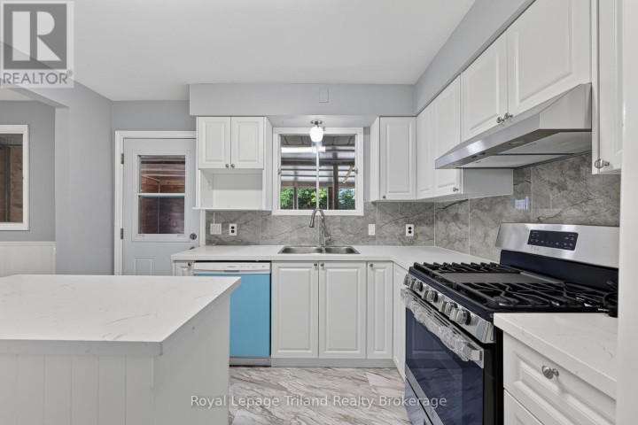 Photo 11 at 378 Sales Drive, Woodstock - South, Woodstock