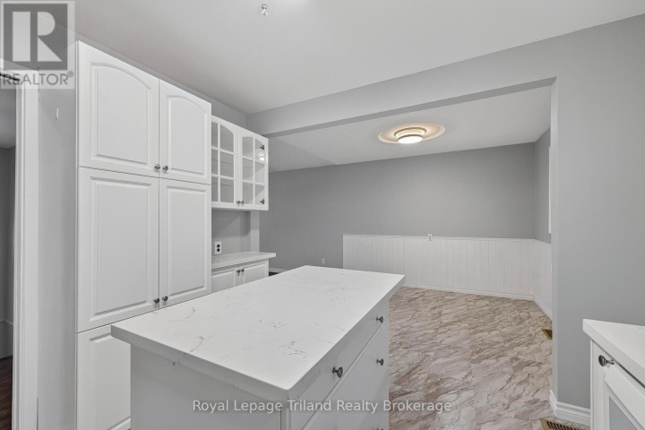 Photo 12 at 378 Sales Drive, Woodstock - South, Woodstock