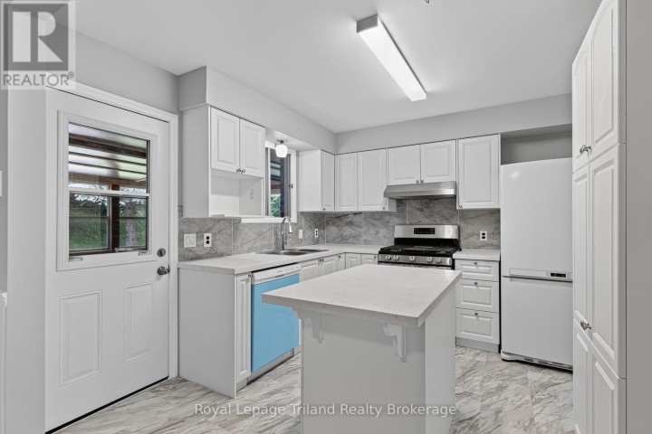 Photo 9 at 378 Sales Drive, Woodstock - South, Woodstock
