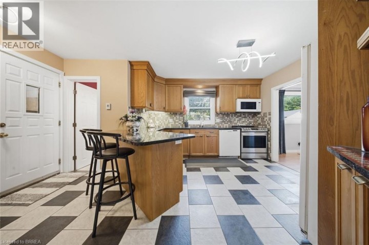 Photo 10 at 106 Memorial Drive, Fairview / Greenbrier, Brantford
