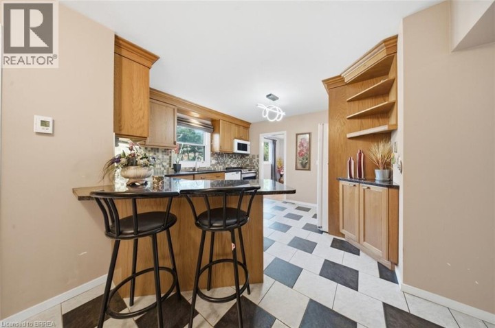 Photo 11 at 106 Memorial Drive, Fairview / Greenbrier, Brantford