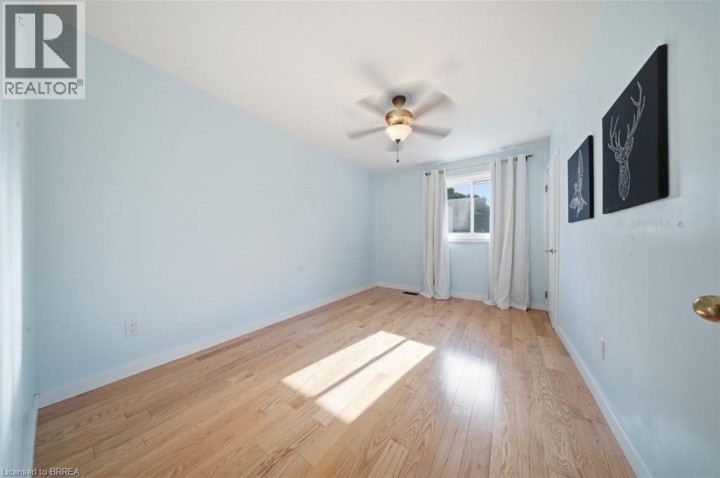 Photo 12 at 106 Memorial Drive, Fairview / Greenbrier, Brantford