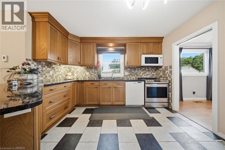 Photo 8 at 106 Memorial Drive, Fairview / Greenbrier, Brantford
