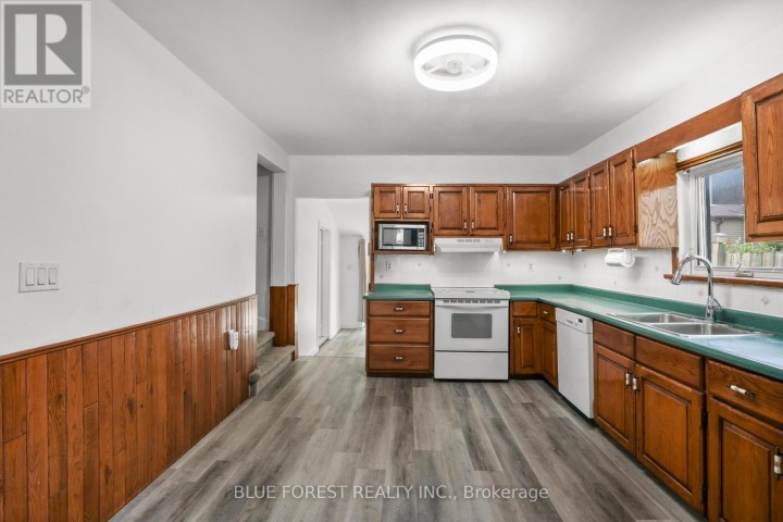 Photo 7 at 508 Hatch Street, Woodstock - South, Woodstock