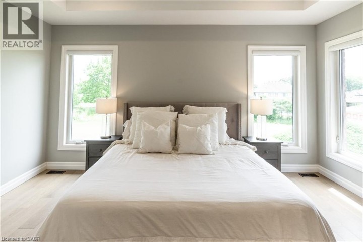 Photo 18 at 21 Hudson Drive, Oakhill Dr, Brantford