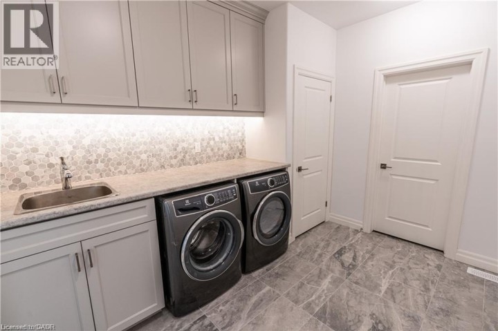 Photo 26 at 21 Hudson Drive, Oakhill Dr, Brantford