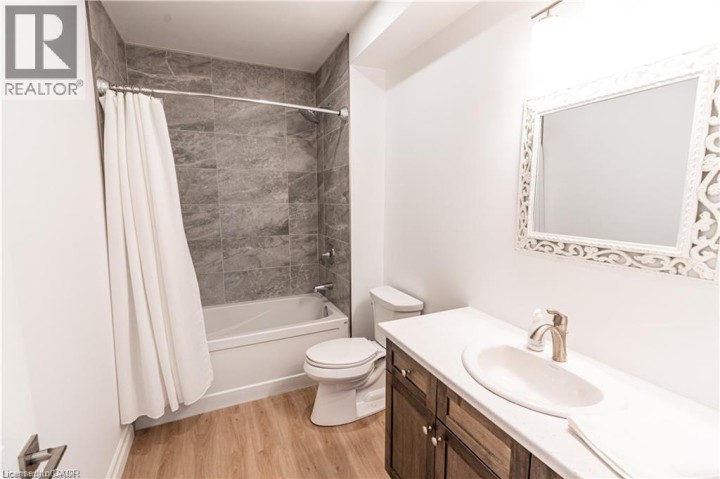 Photo 36 at 21 Hudson Drive, Oakhill Dr, Brantford
