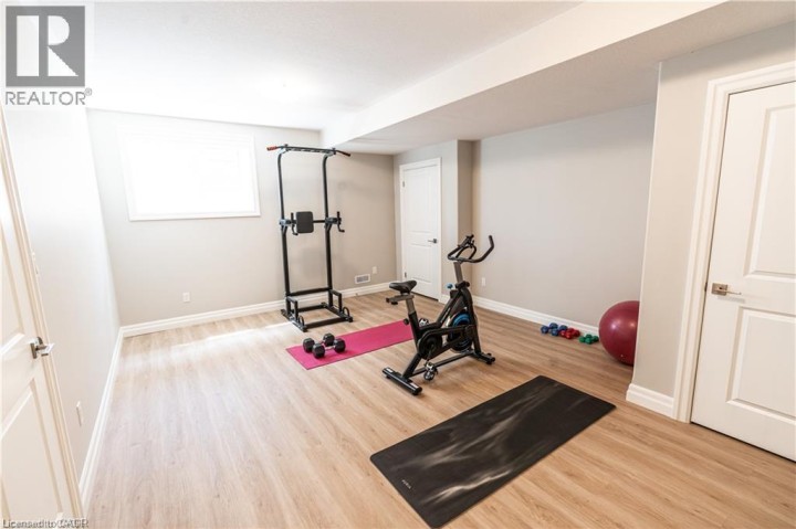 Photo 37 at 21 Hudson Drive, Oakhill Dr, Brantford
