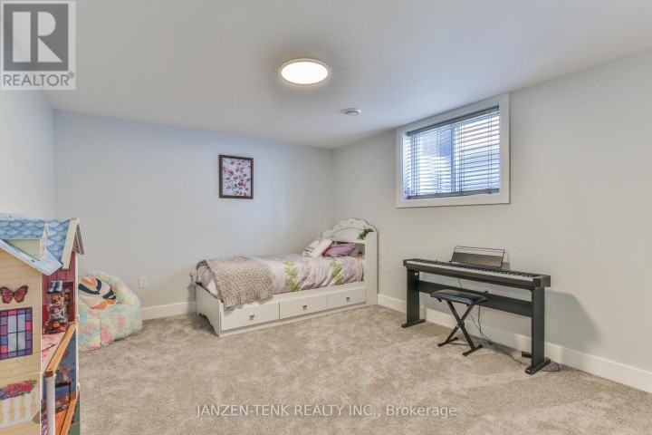 Photo 39 at 8 Charles Court, Port Burwell, Bayham