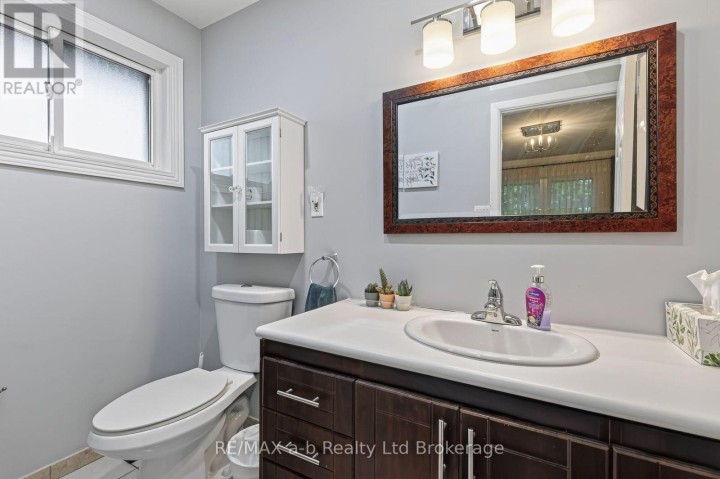 Photo 34 at 11 Princess Park Road, Ingersoll - South, Ingersoll