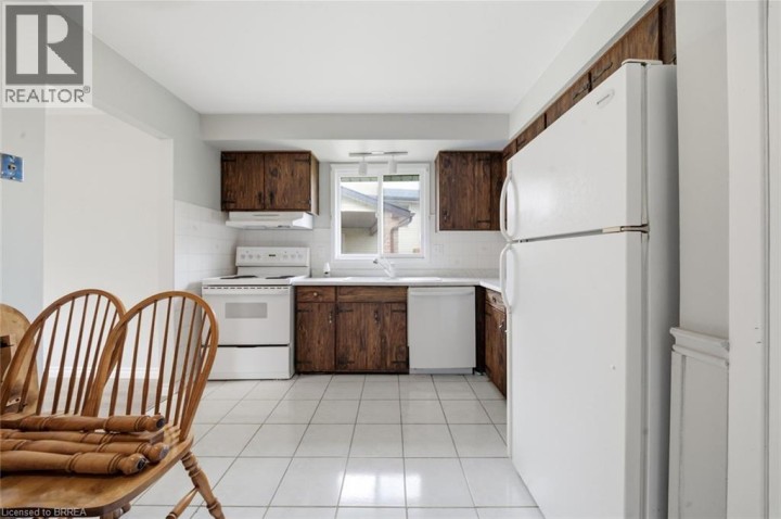 Photo 11 at 7 Sigurd Jensen Court, Cedarland, Brantford
