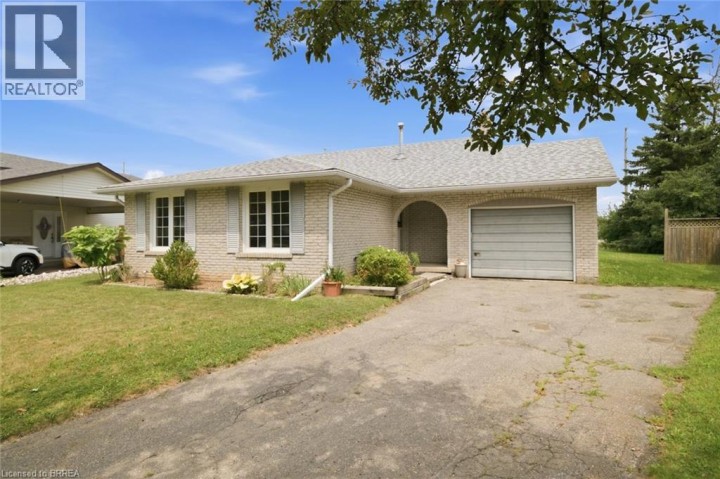 Photo 2 at 7 Sigurd Jensen Court, Cedarland, Brantford