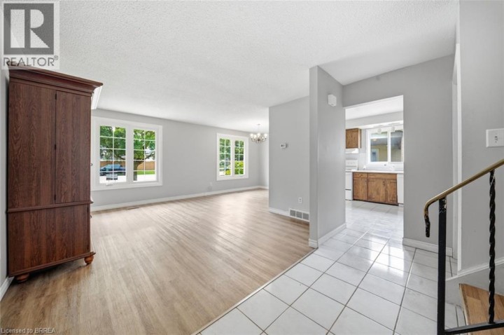 Photo 5 at 7 Sigurd Jensen Court, Cedarland, Brantford