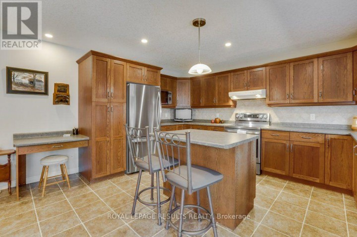 Photo 10 at 126 Glendale Drive, Tillsonburg