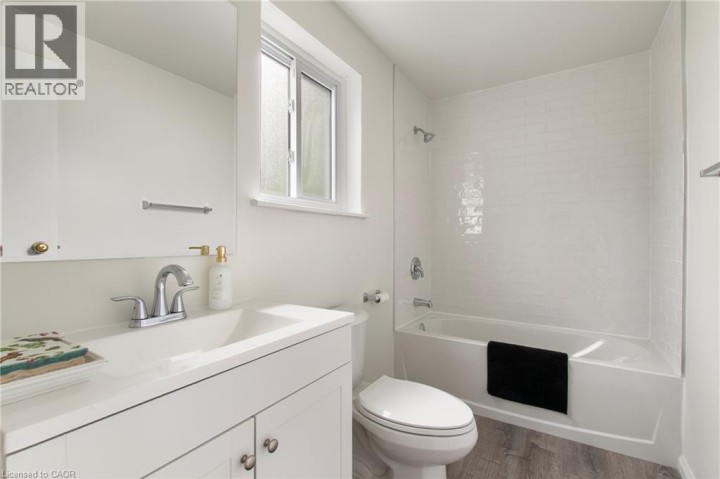 Photo 10 at 29 Woodlawn Avenue, Mayfair, Brantford