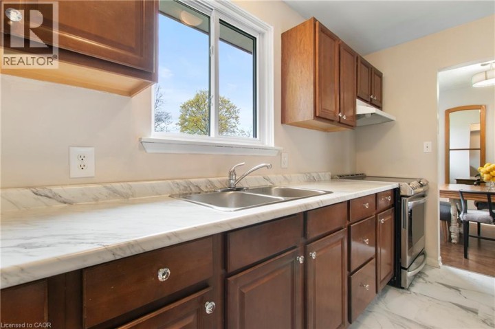 Photo 4 at 29 Woodlawn Avenue, Mayfair, Brantford