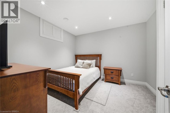 Photo 35 at 14 Ellington Place, Oakhill Dr, Brantford