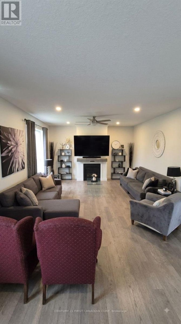 Photo 5 at 44 Kelly Drive, Ingersoll (Thamesford), Ingersoll