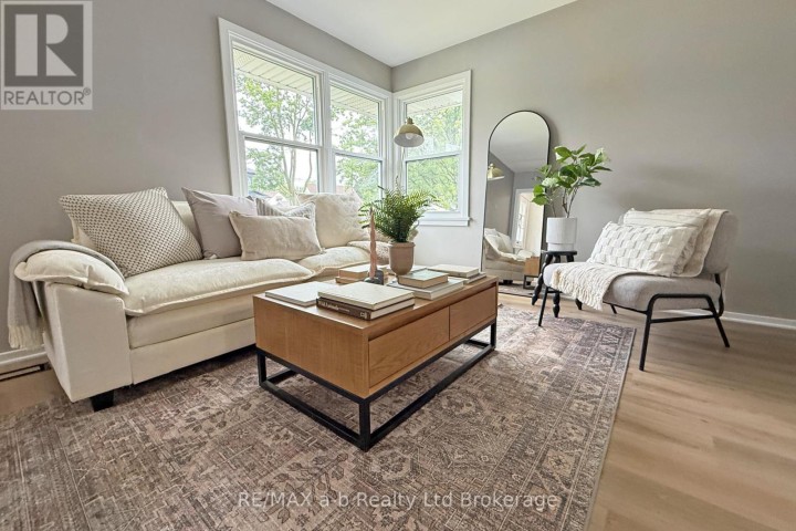 Photo 10 at 41 Kensington Street, Woodstock - North, Woodstock