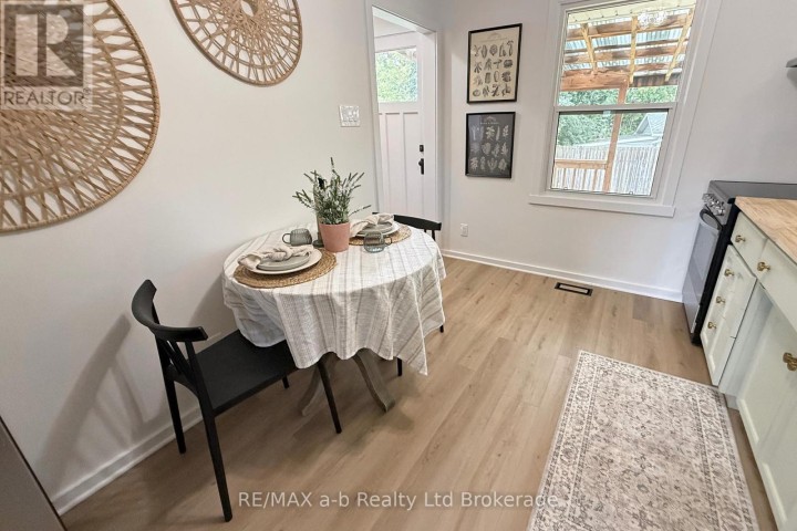 Photo 19 at 41 Kensington Street, Woodstock - North, Woodstock