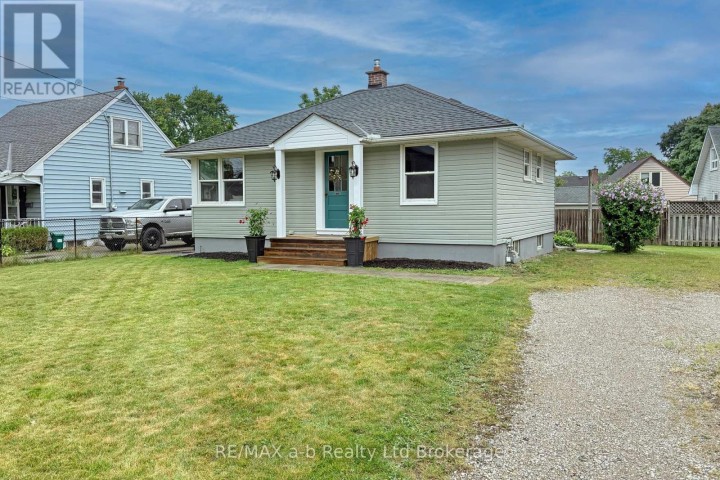 Photo 2 at 41 Kensington Street, Woodstock - North, Woodstock