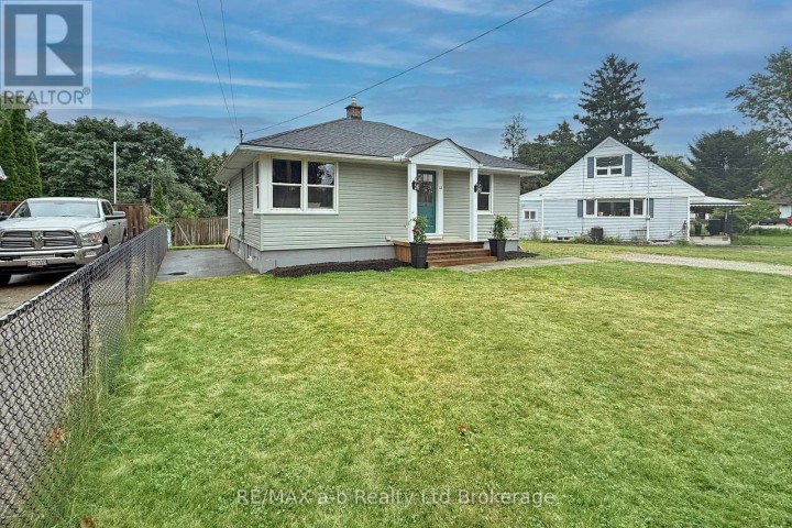 Photo 3 at 41 Kensington Street, Woodstock - North, Woodstock