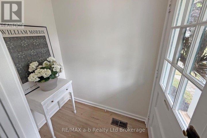 Photo 7 at 41 Kensington Street, Woodstock - North, Woodstock